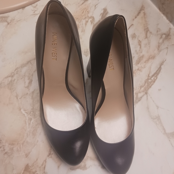 NINE WEST .. size 8 blk leather gold wedge heel 5 inch - Picture 3 of 4